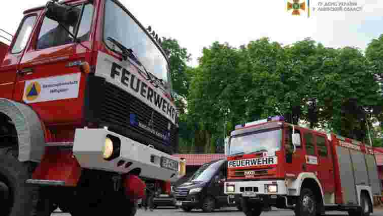 Львівські рятувальники отримали дві пожежні машини від німців