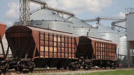Україна експортує зерно двома маршрутами і домовляється про третій