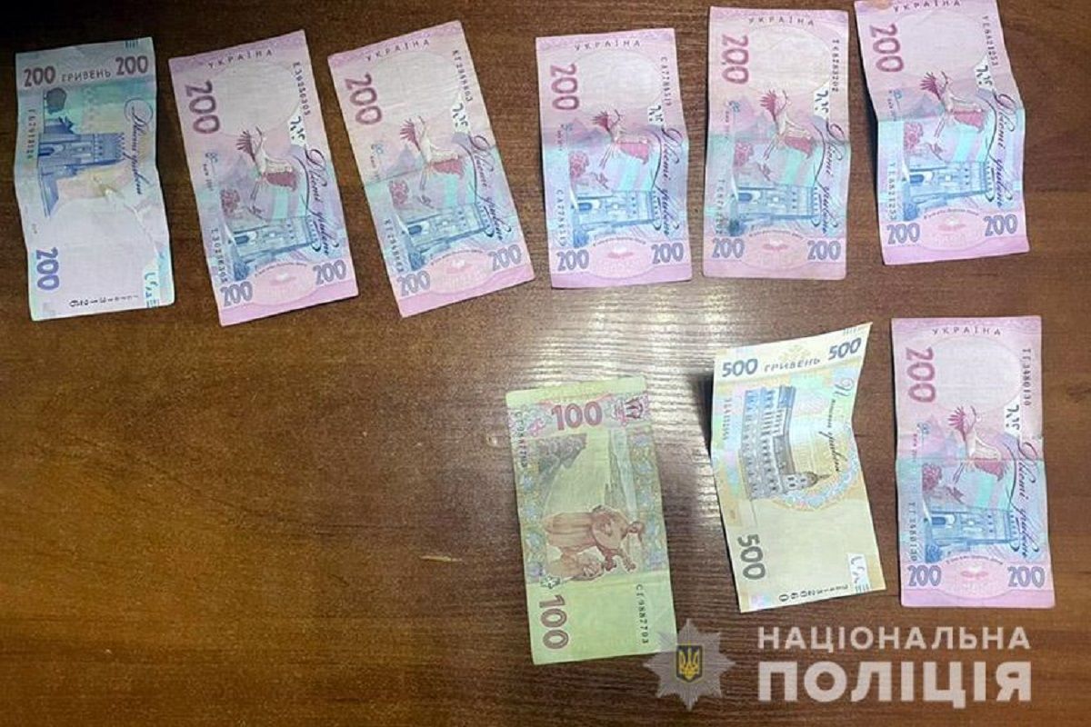 Мешканець Хмельницького приніс поліції 2 тис. грн хабара, щоб не платити 120 грн штрафу