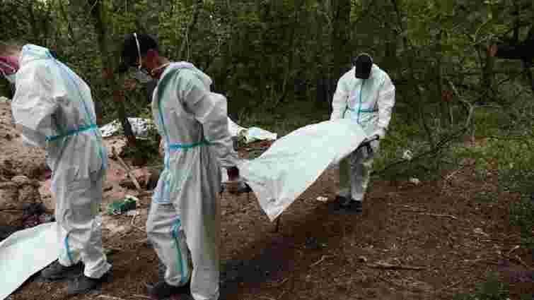 Ще одне масове поховання мирних жителів виявили на Київщині