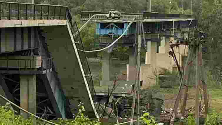 Через зруйновані мости неможливо доставити гуманітарну допомогу до Сєвєродонецька