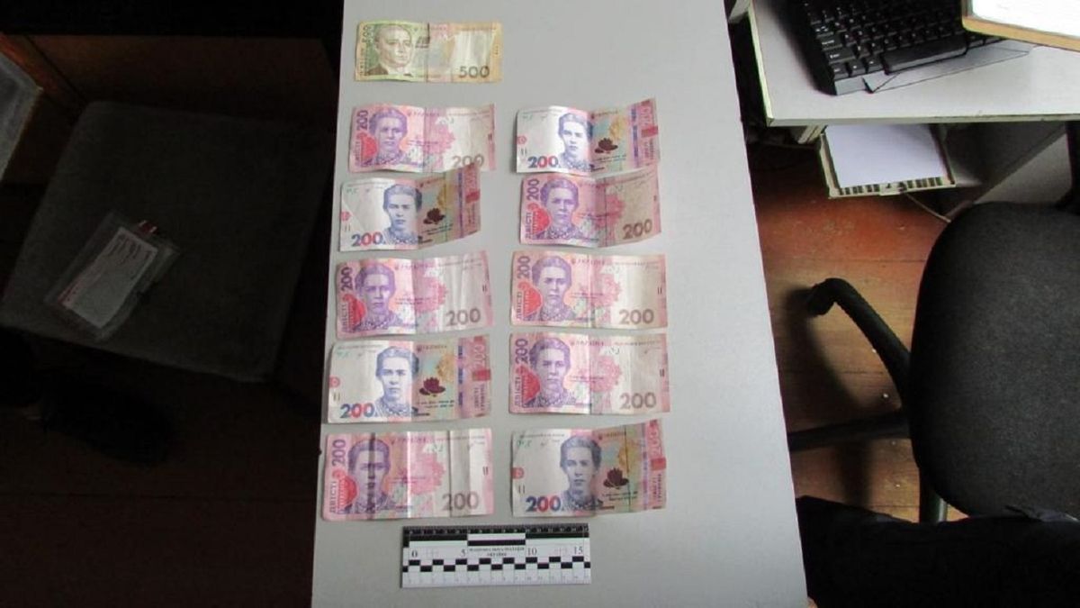 Мешканець Рівненщини приїхав на допит у поліцію із хабарем у 2500 грн