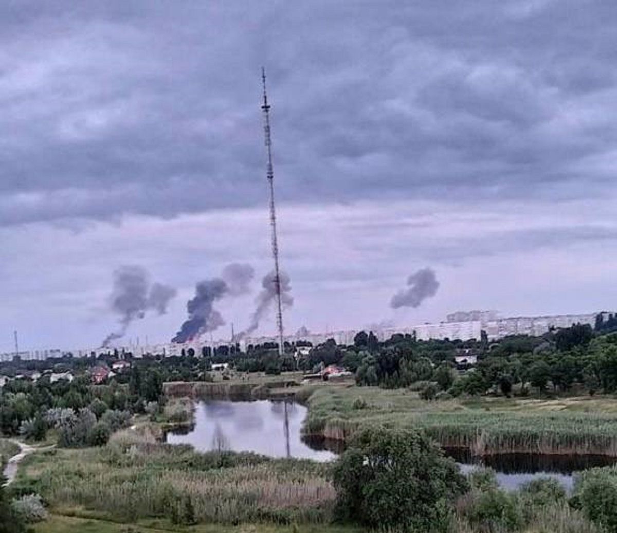 Росіяни вчетверте обстріляли ракетами Кременчуцький НПЗ