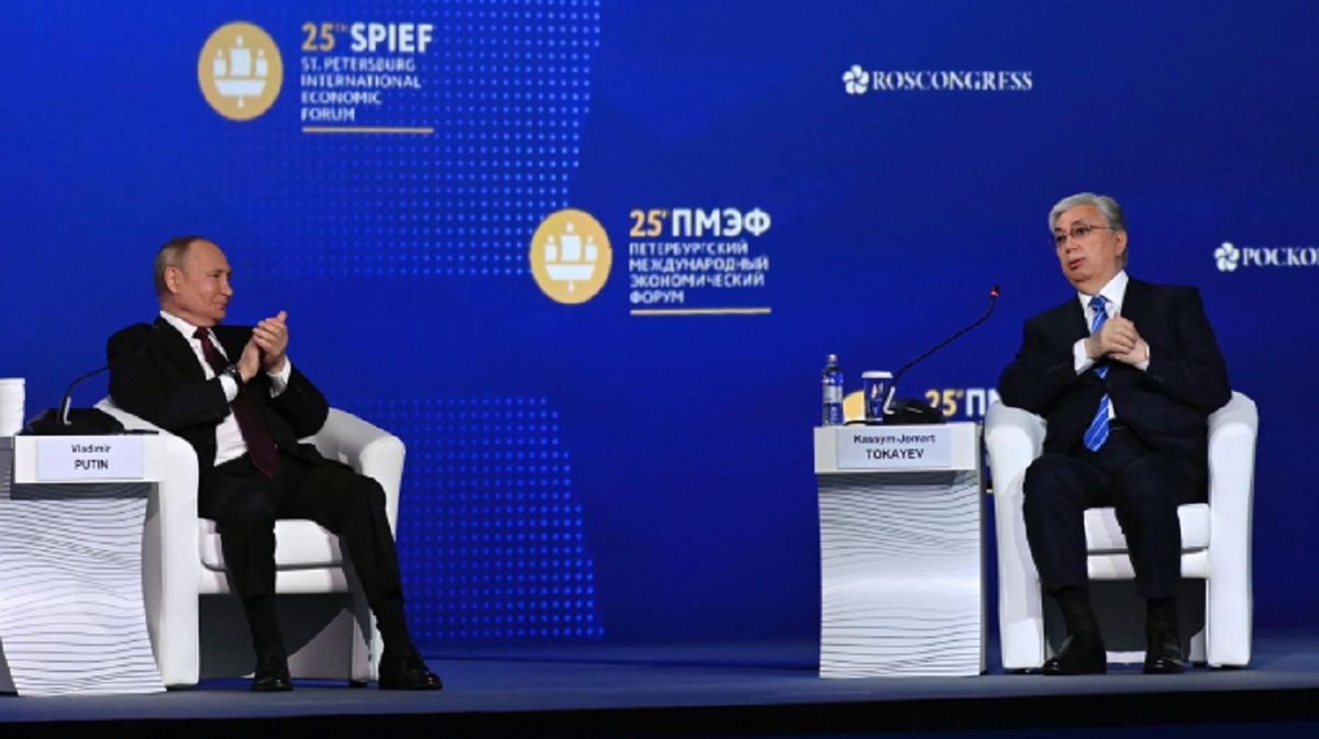Президент Казахстану в присутності Путіна відмовився визнати «ДНР» і «ЛНР»