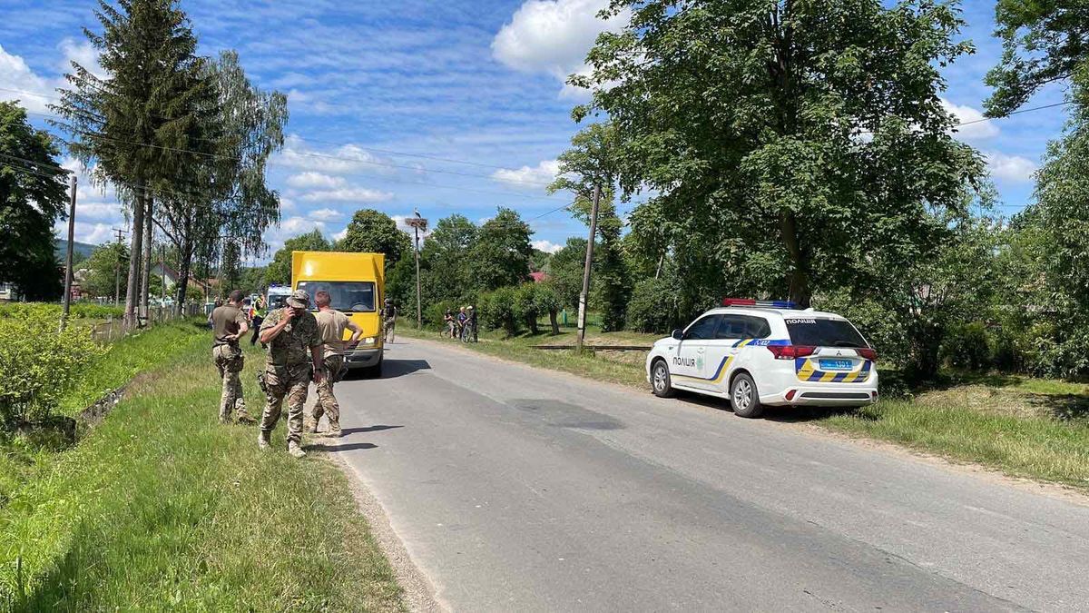На Львівщині водій Mercedes збив на смерть 11-річну дівчинку