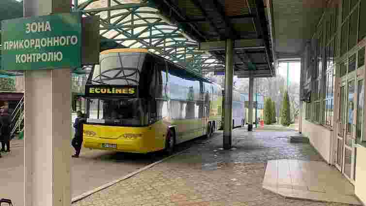 Автобуси тимчасово не зможуть виїжджати до Польщі через Краківець