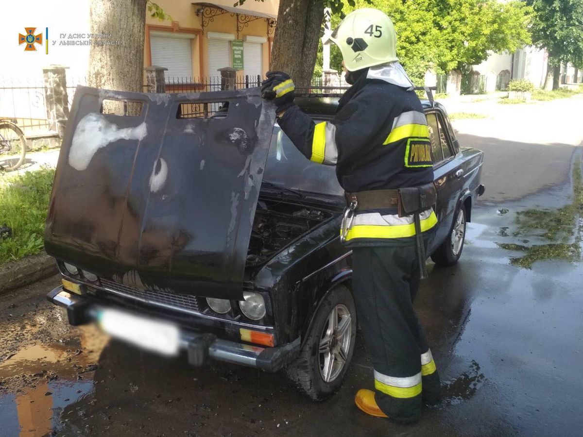 У Комарно під час руху загорівся автомобіль ВАЗ