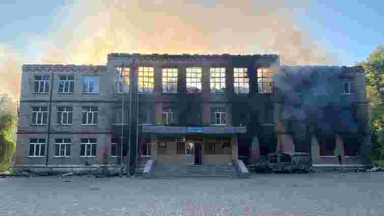В Авдіївці на Донеччині окупанти «Градами» розбомбили школу
