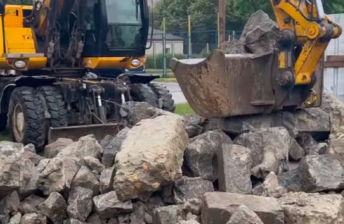 У Рівному демонтували останній радянський пам'ятник 