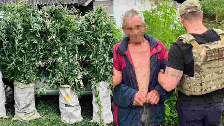 66-річного рецидивіста з Львівщини затримали за розповсюдження наркотиків