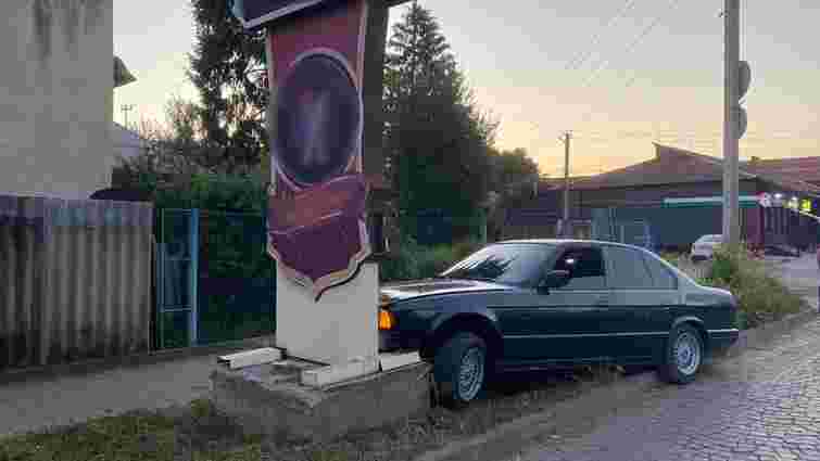 38-річний водій на краденому BMW вчинив ДТП біля вокзалу у Чопі