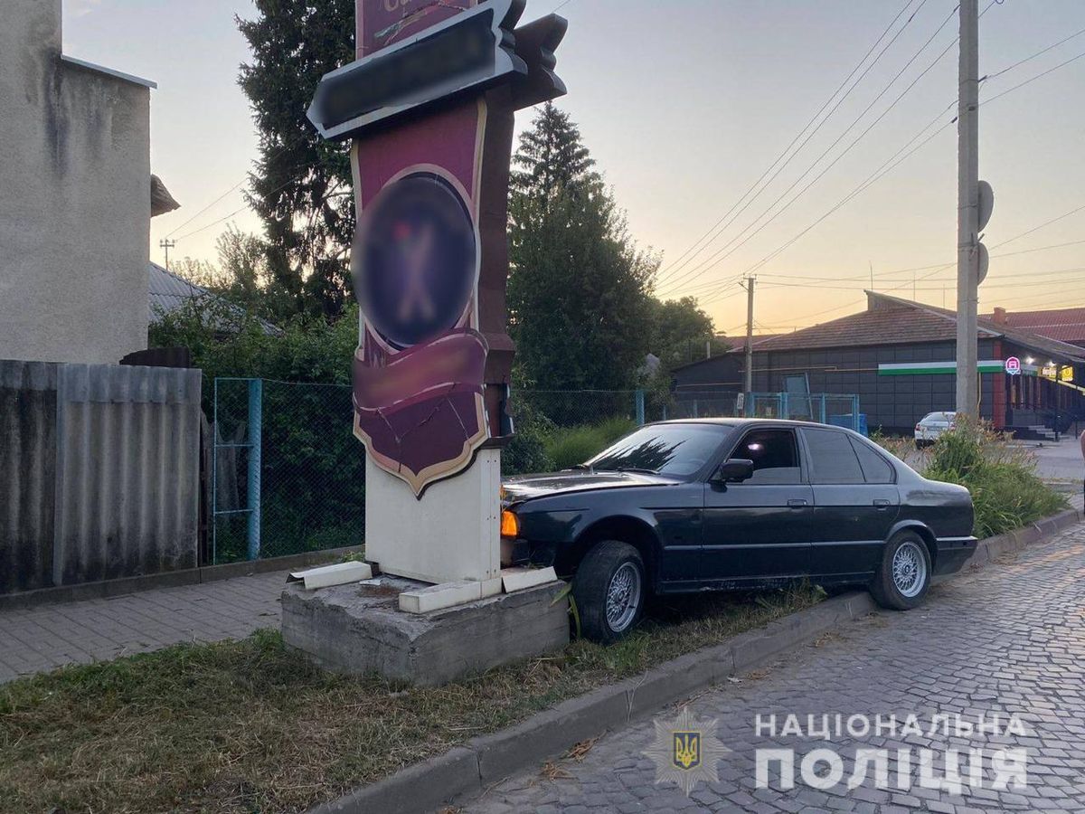 38-річний водій на краденому BMW вчинив ДТП біля вокзалу у Чопі