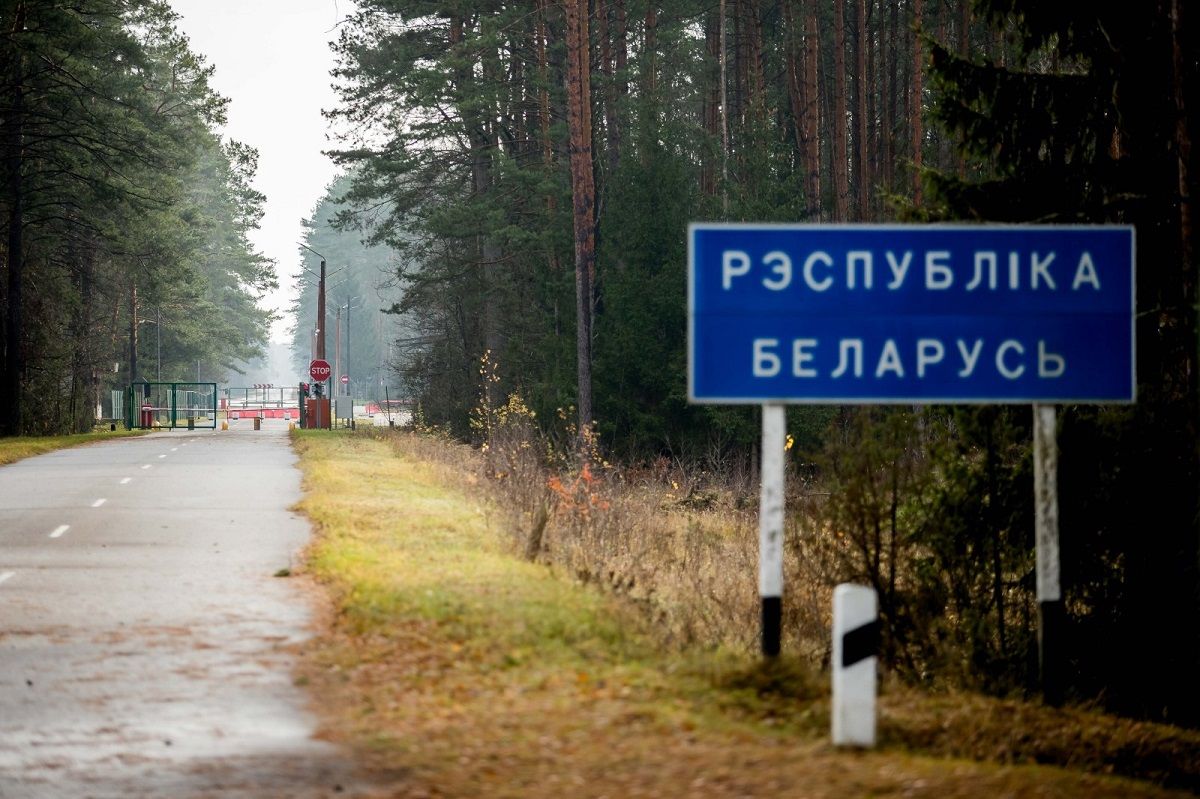 Білорусь розміщує на кордоні з Україною дерев'яні муляжі танків