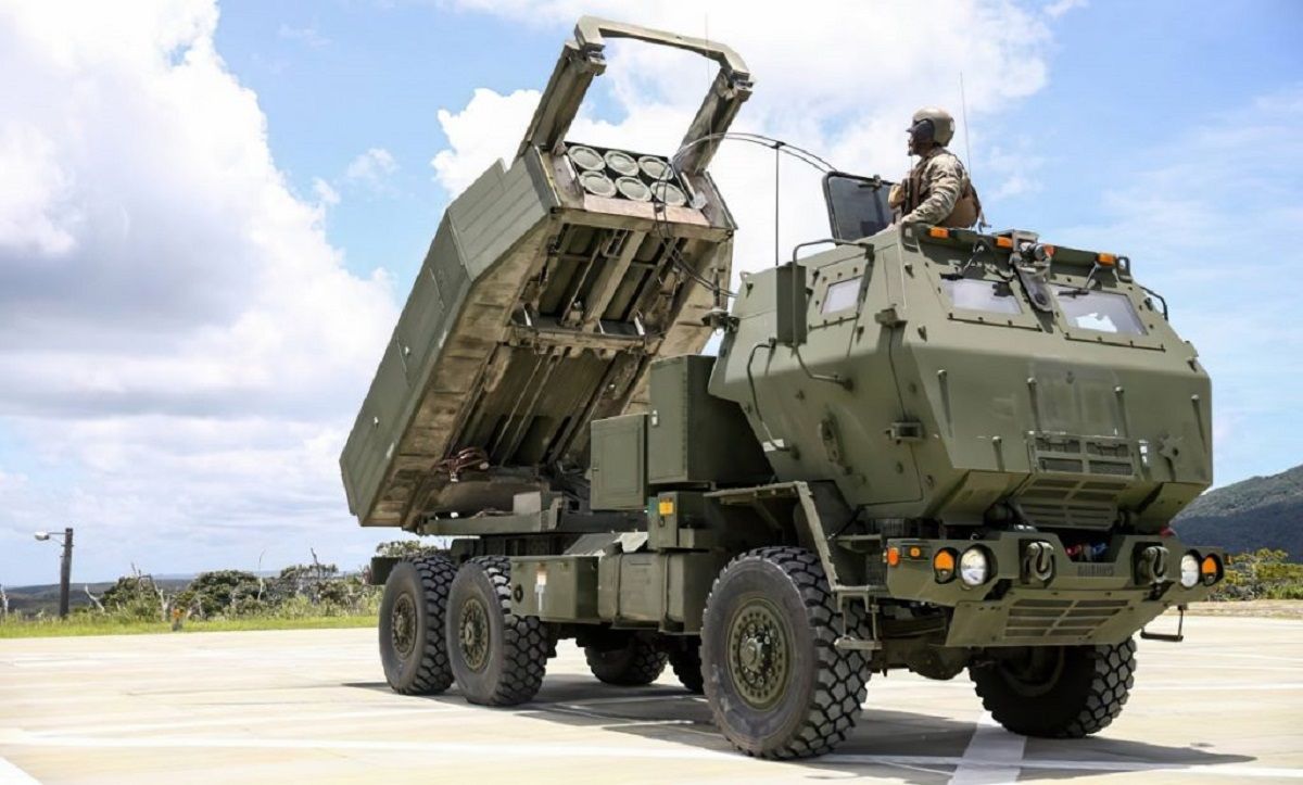 В Україну прибули перші американські ракетні системи HIMARS