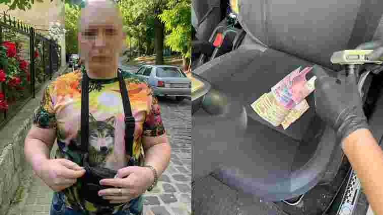 Львів'янин без посвідчення водія пропонував поліцейським 5 тис. грн хабара