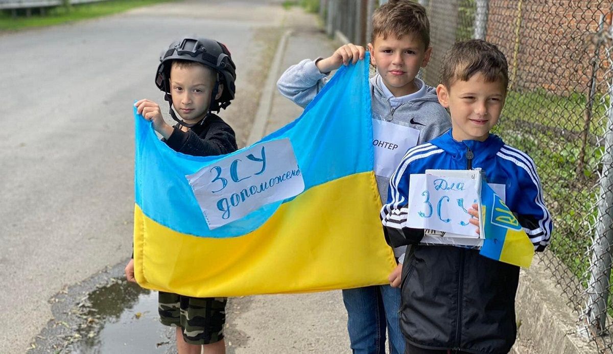 На Львівщині діти влаштували блокпост і зібрали гроші на бронежилети для ЗСУ