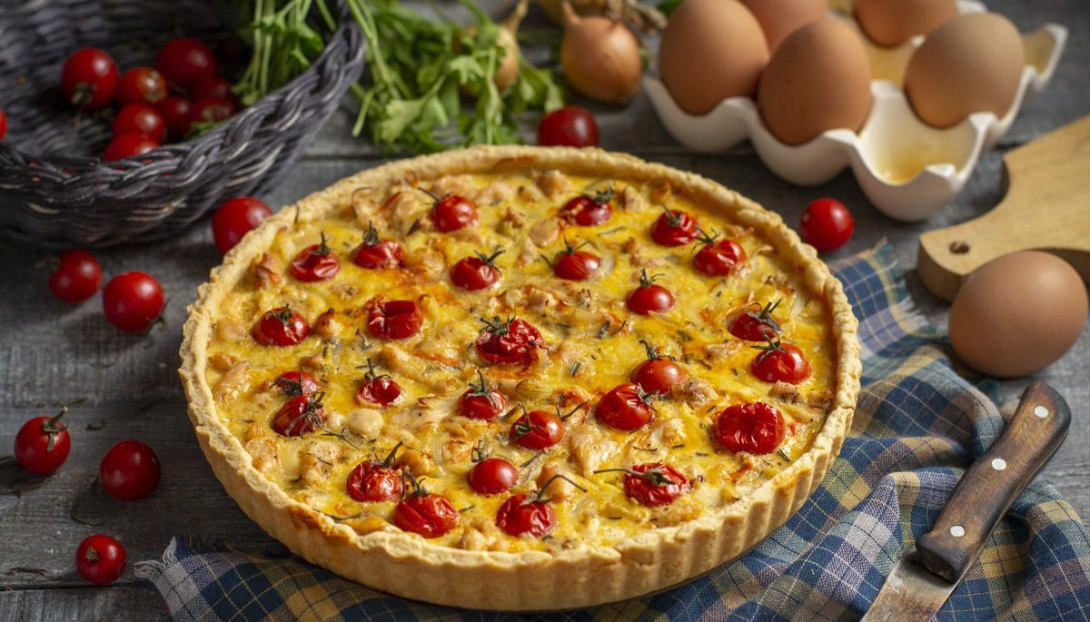 Кіш зі шпинатом, грибами та помідорами чері. Рецепт дня