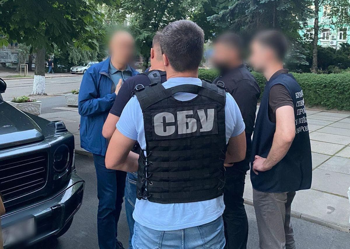 СБУ затримала підприємця, який під час воєнного стану не повернув НГУ 10 вертольотів