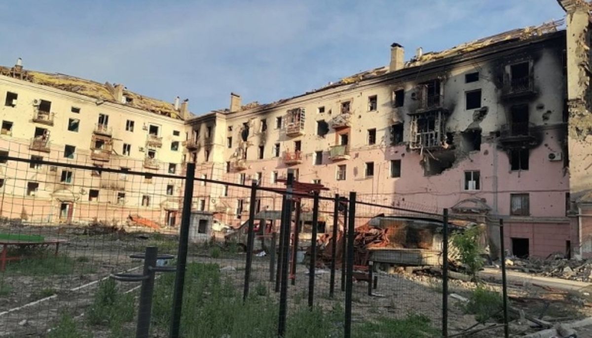Під завалами знайшли ще понад 100 тіл загиблих від бомб маріупольців