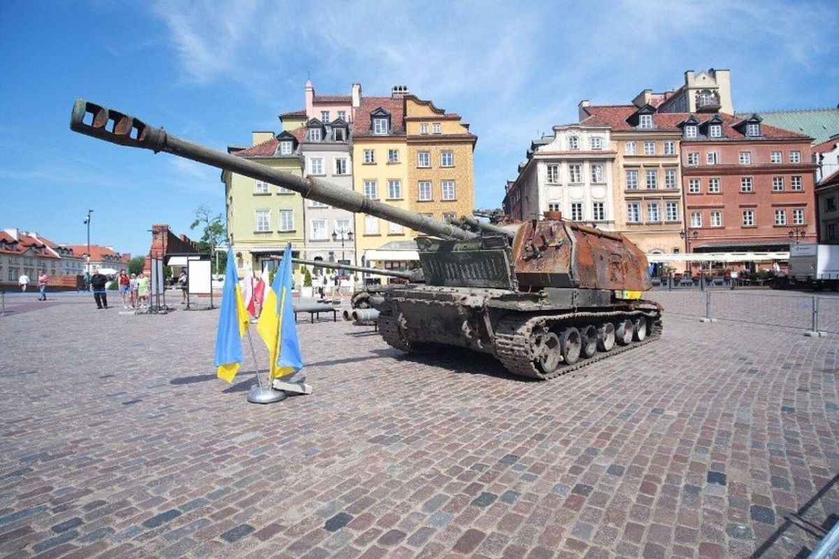 У Варшаві відкрили виставку знищеної військової техніки з України
