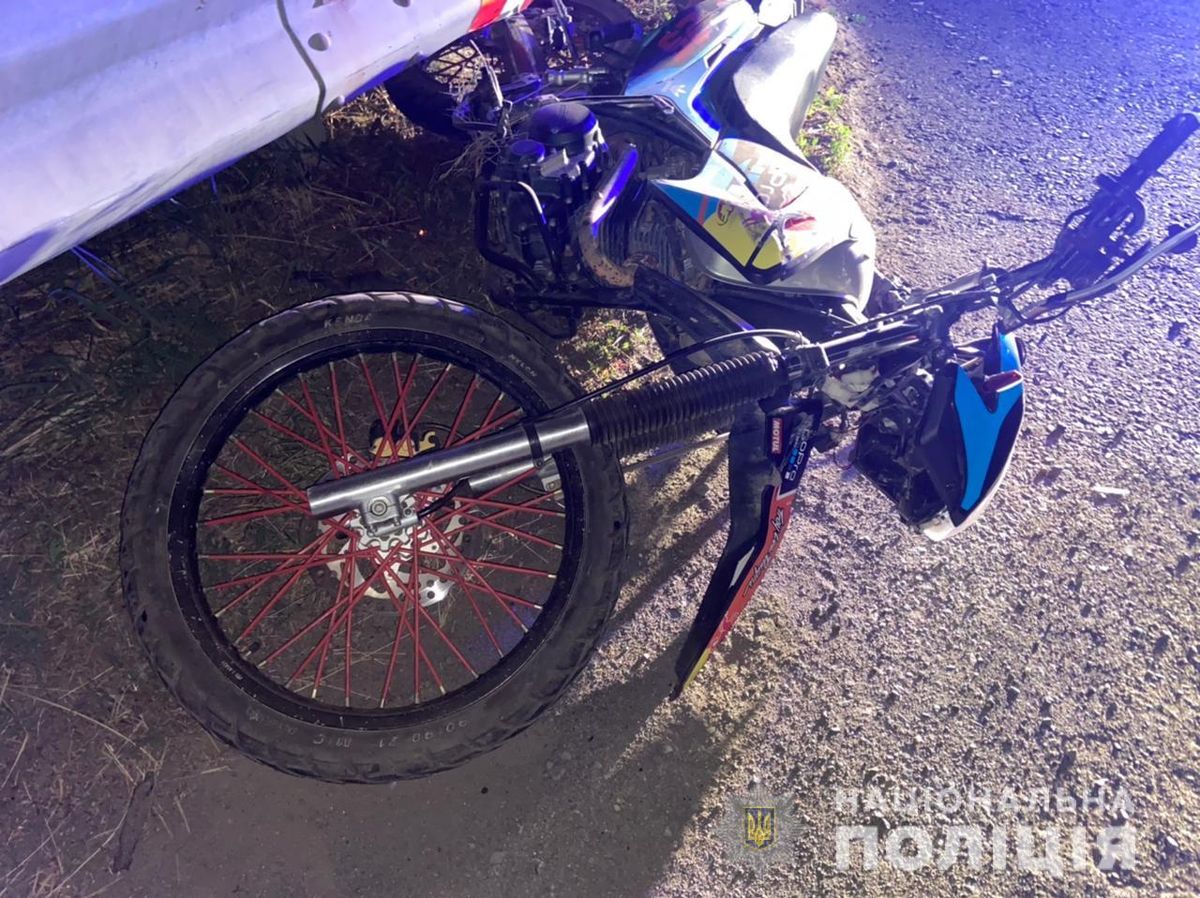 У нічній ДТП з мотоциклом на Закарпатті постраждали двоє підлітків