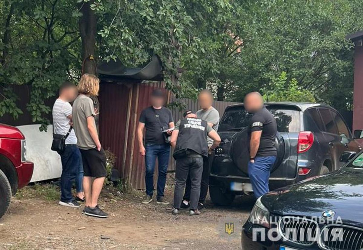 48-річного буковинця звинувачують у продажі позашляховиків, які призначалися для ЗСУ