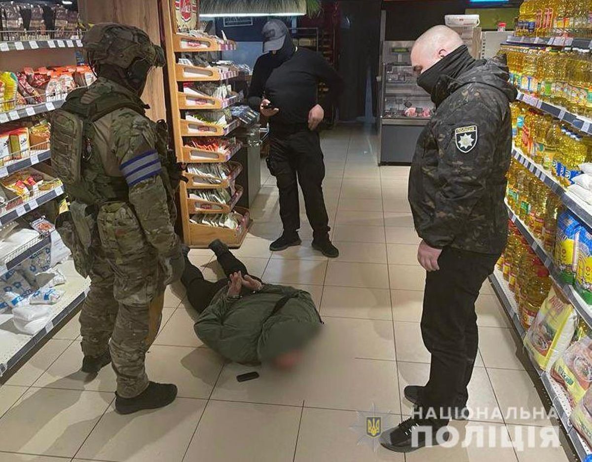 47-річного кримінального авторитета із Чернівців звинуватили у вимаганні надуманих боргів