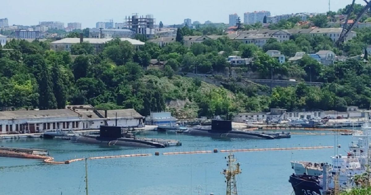 Росіяни вивели в море п'ять підводних човнів із Севастополя