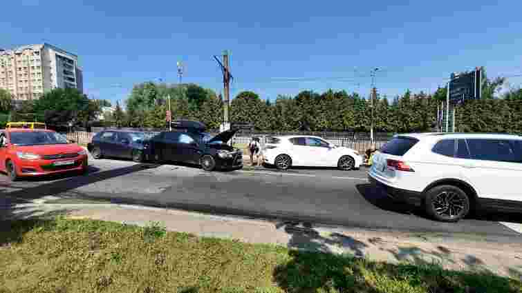 Одразу п'ять автомобілів потрапили в ДТП у Львові