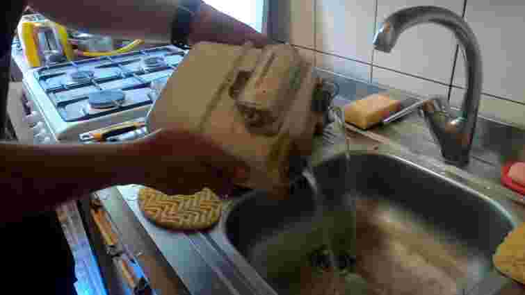 Мешканець Рівного під час ремонту випадково підключив воду в газову трубу Мешканець Рівного під час ремонту випадково підключив воду в газову трубу