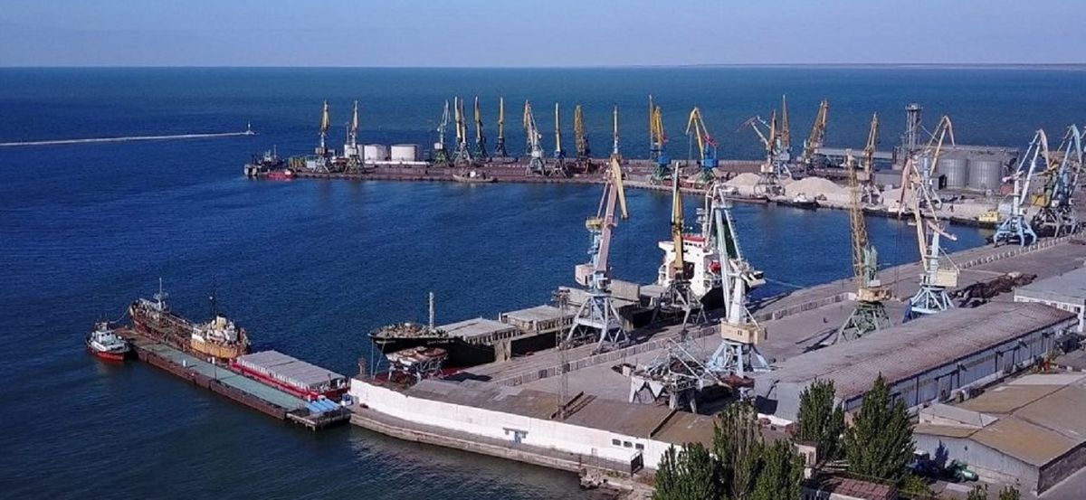 Росіяни відправили з Бердянська перше судно з краденим зерном