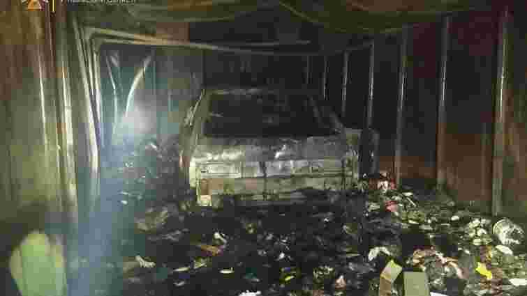 Вночі у гаражі у Львові згорів автомобіль ЗАЗ «Таврія»