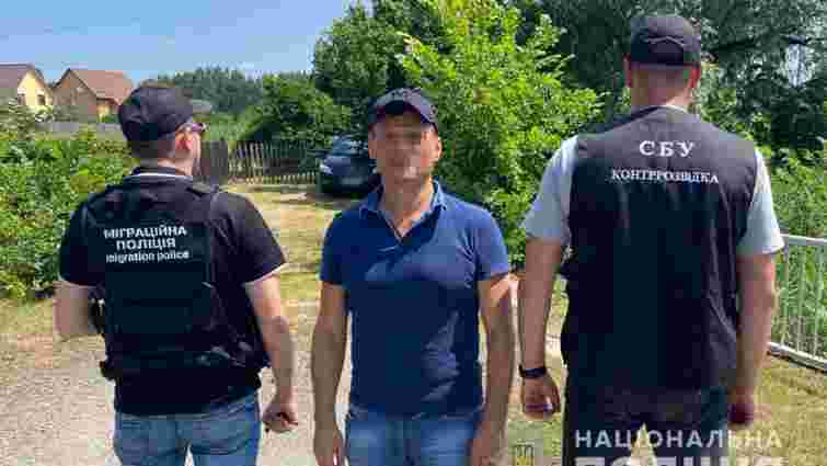 Оголошений у розшук 51-річний шахрай з Росії переховувався у Хмельницькому