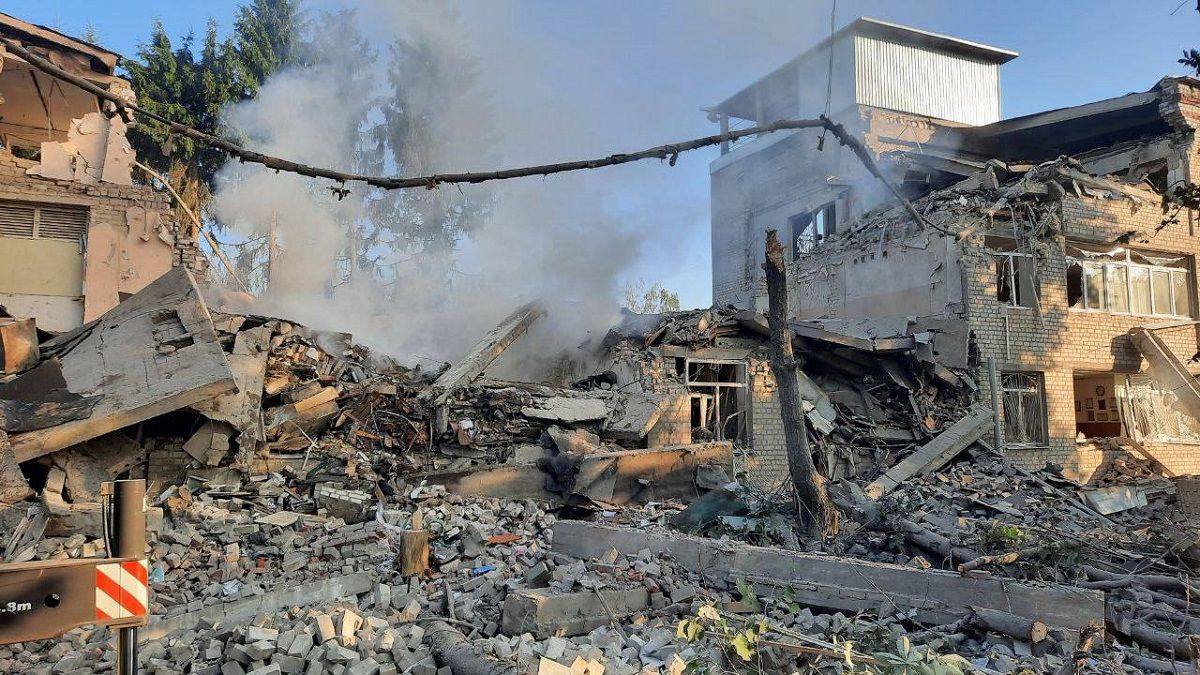 Росіяни ракетним ударом зруйнували будівлю школи у Харкові