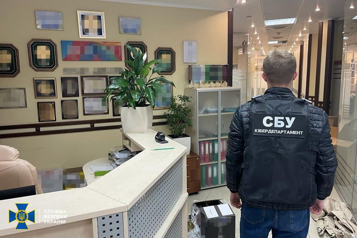 СБУ арештувала активи російського Forward Bank та алкогольного гіганта Roust