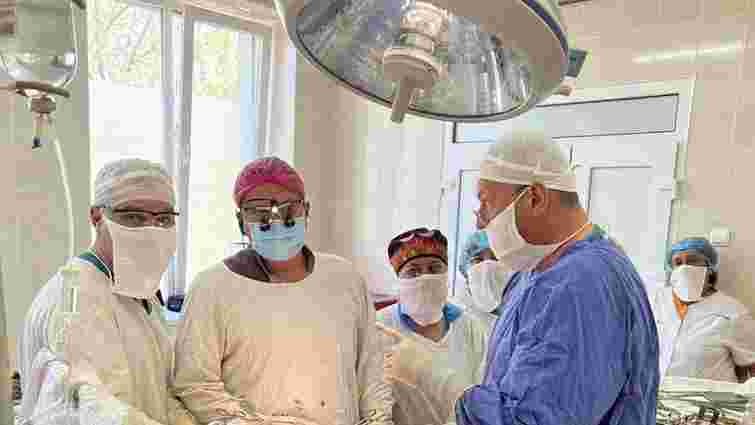 Закарпатські хірурги вперше провели операцію з корекції тазового повнокрів’я