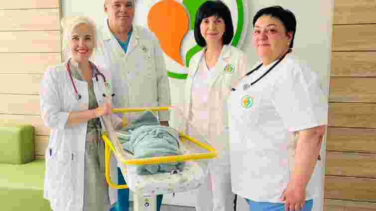 Львівські неонатологи виходили немовля з вагою 700 г