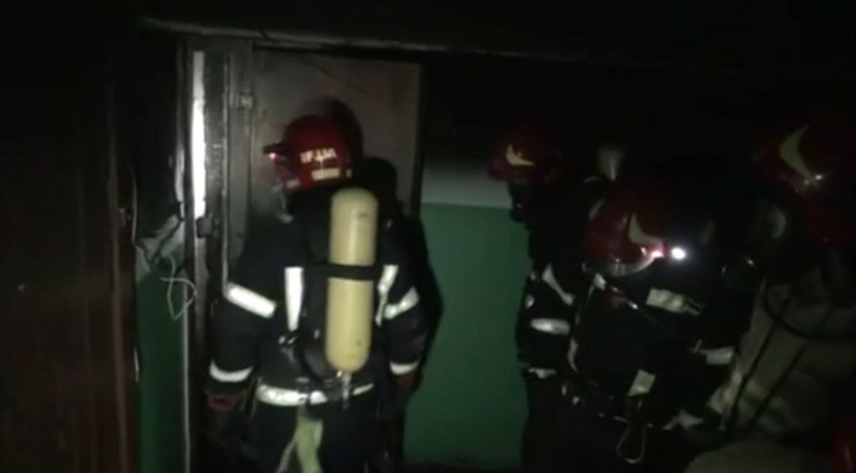 Внаслідок пожежі у захаращеній сміттям квартирі у Франківську загинула жінка