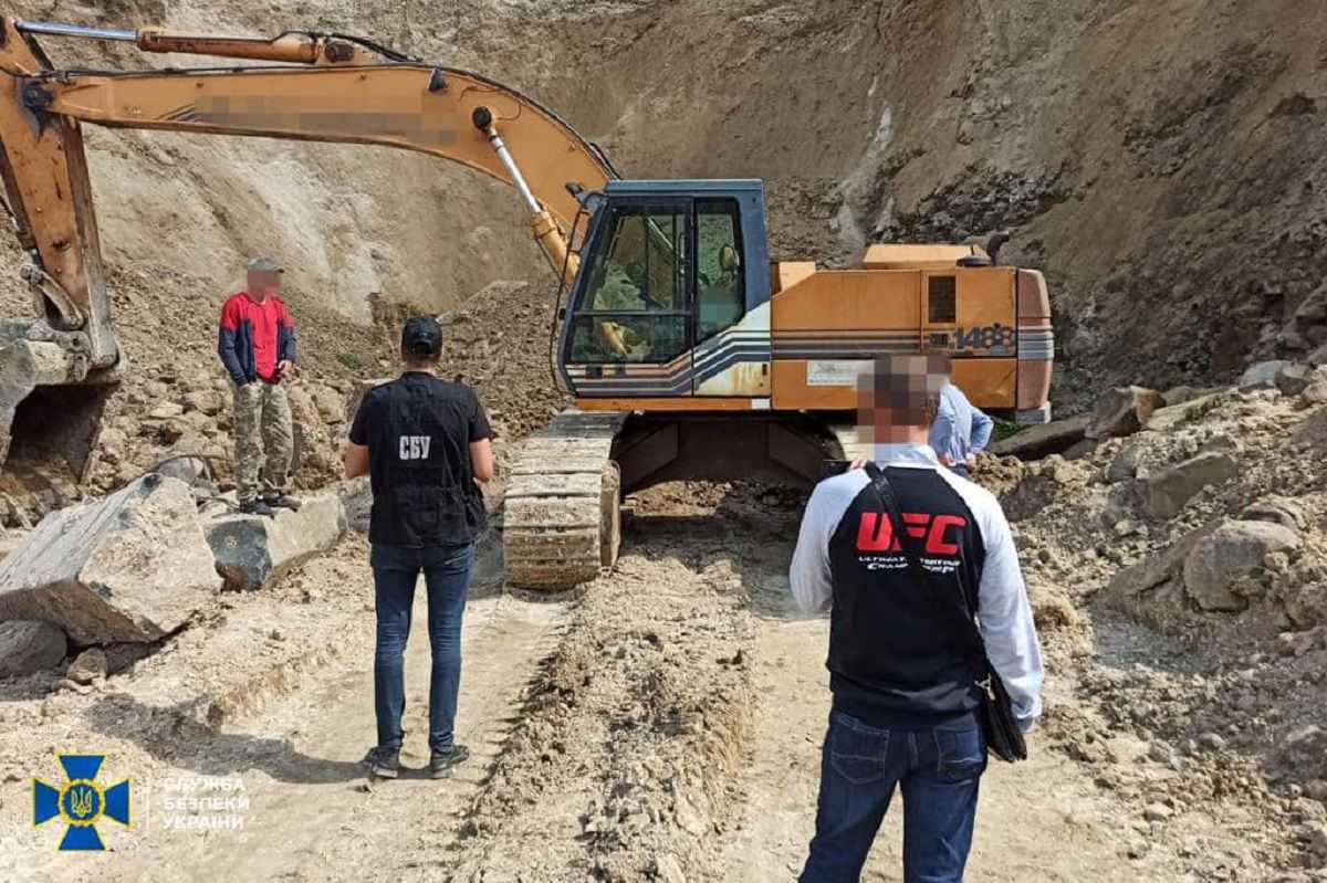 Рівненського підприємця звинуватили незаконному видобутку базальту на 43 млн грн