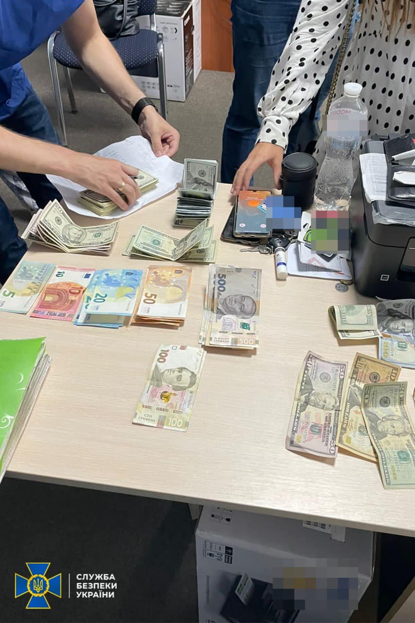 Львівських митників викрили на масштабній схемі розмитнення авто 13