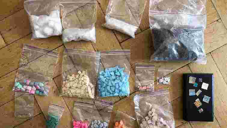 Поліція викрила групу наркоторговців зі щомісячним виторгом у 5 млн грн