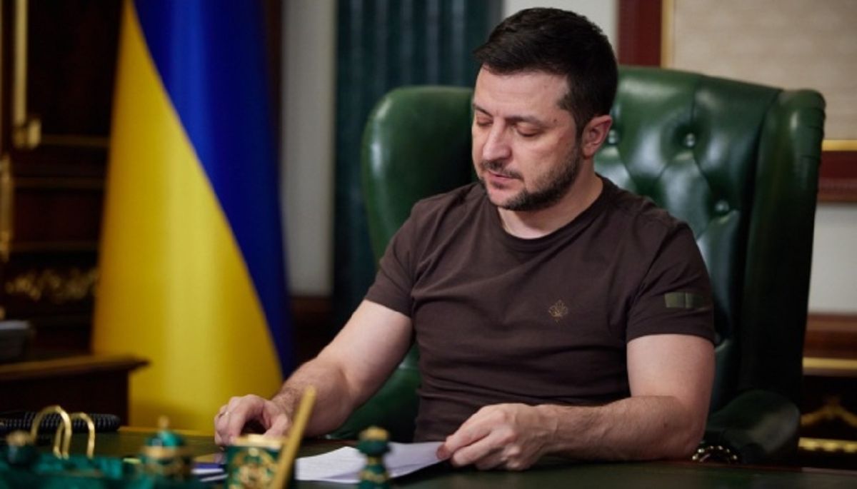 Зеленський звільнив від сплати військового збору захисників України