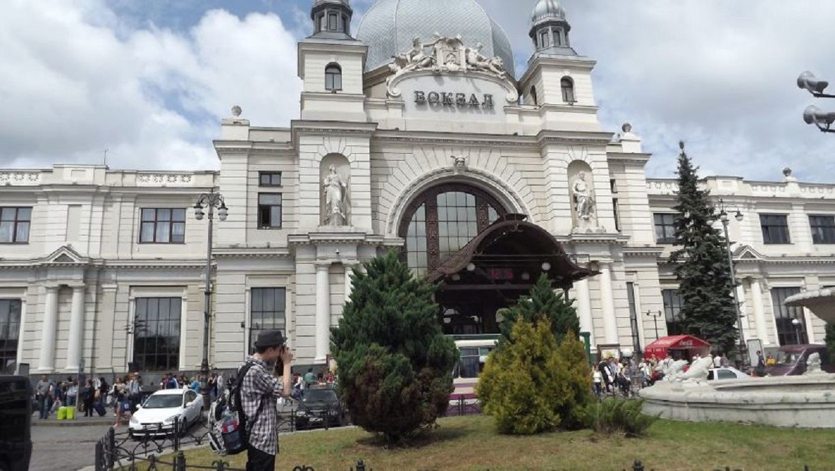 Із залізничного вокзалу Львова евакуювали 200 людей через псевдозамінування