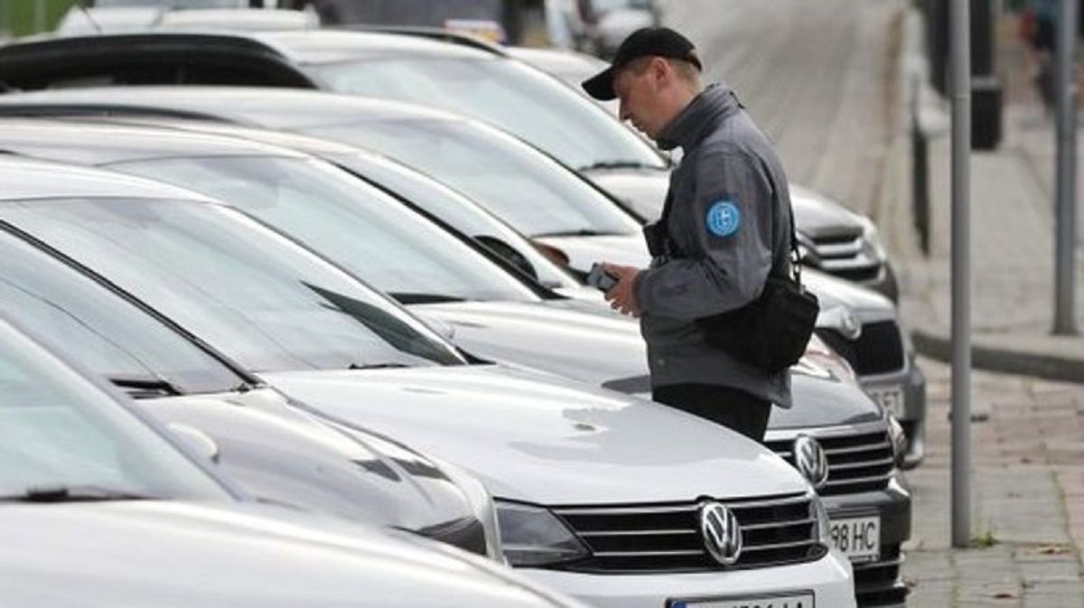 У Львові збільшать кількість зон, де працюють інспектори з паркування 

