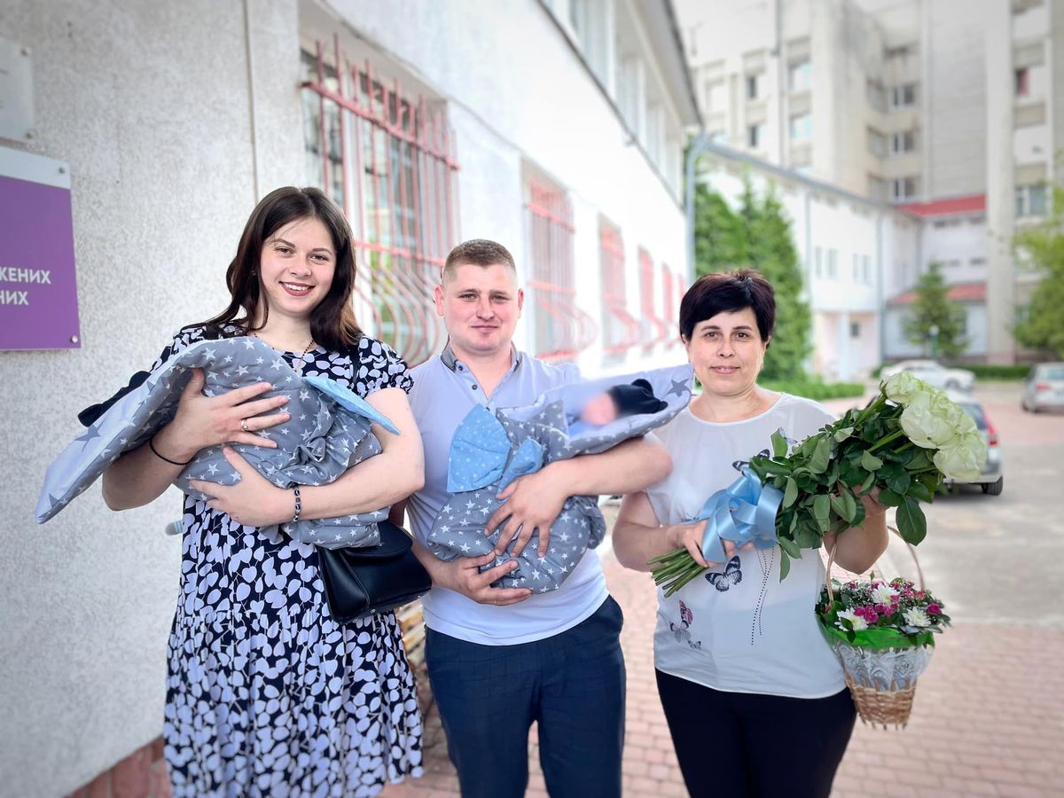 Із львівської лікарні виписали близнюків, народжених з переплетеними пуповинами