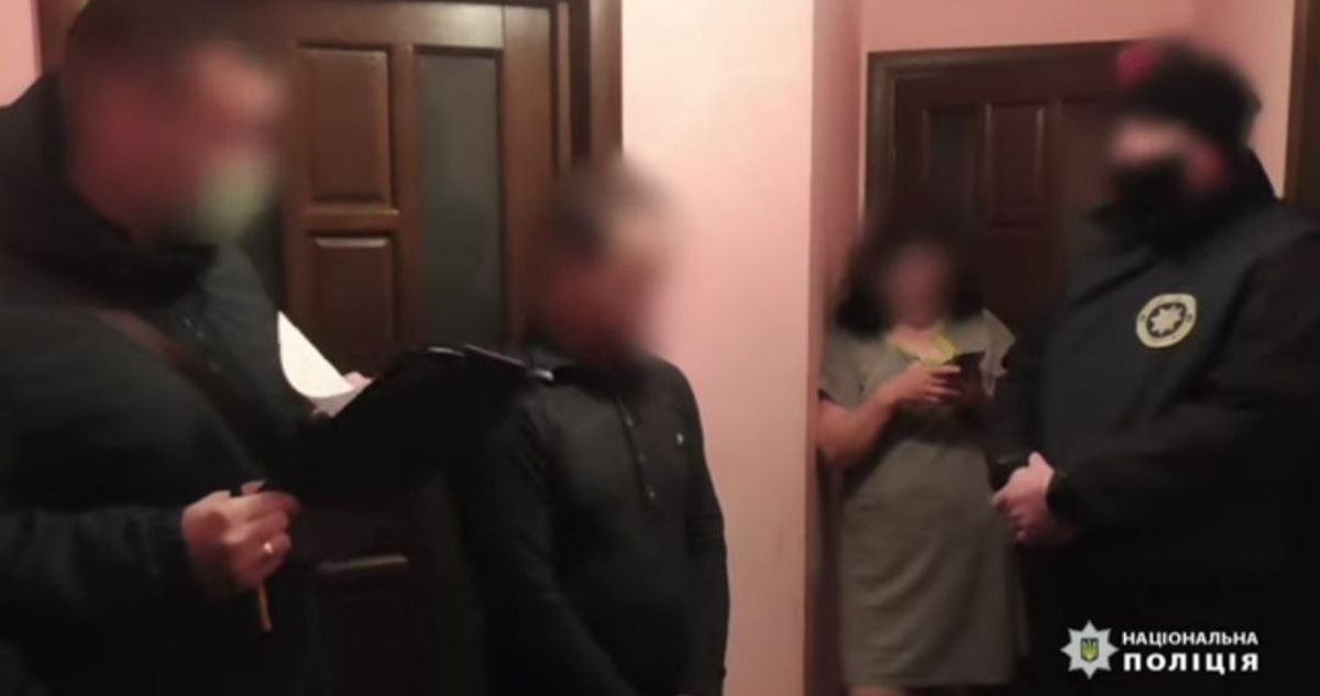 Мешканця Прикарпаття звинуватили у зйомці порно з 5-річною донькою