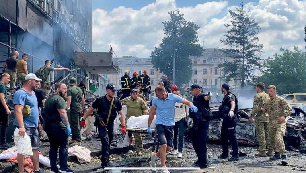 Ракетний удар по центру Вінниці, щонайменше 23 загиблих