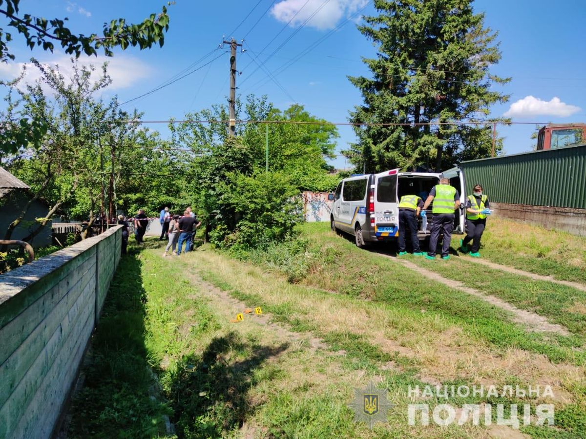 Літнє подружжя із Чернівців знайшли вбитим у селі на дачі
