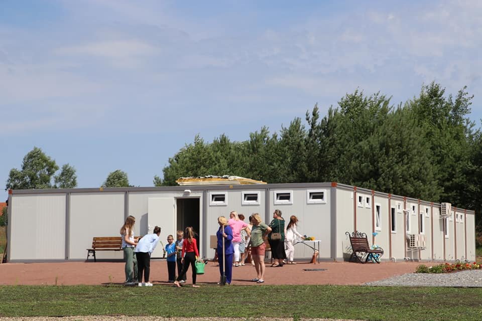 Ще одне модульне містечко для переселенців відкрили на Львівщині 13
