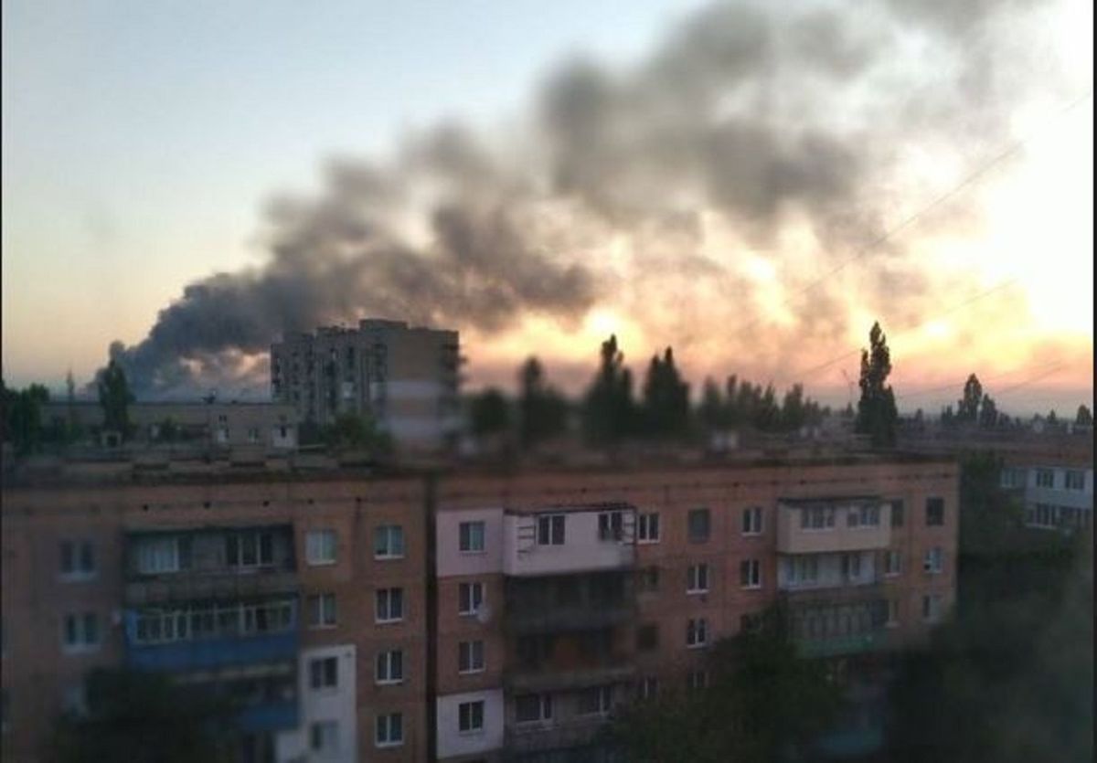 В окупованій Кадіївці горять російські склади із боєприпасами